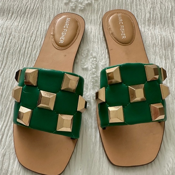 Marc Fisher Green Gold Stud Slide Sandals 8 BRAND NEW - Picture 2 of 8